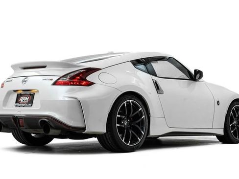 Used 2018 Nissan 370Z NISMO image 4