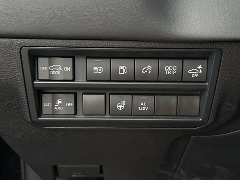 Used 2024 Toyota Sequoia Platinum AWD/4WD image 22