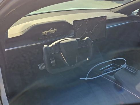 Used 2022 Tesla Model S Standard Range image 3