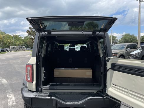 New 2025 Ford Bronco Badlands image 8