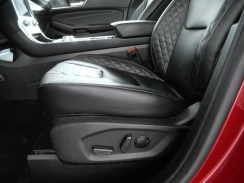 Certified 2024 Ford Edge Titanium AWD/4WD image 17