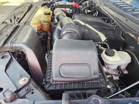 Used 2019 Ford Expedition XLT w/ Equipment Group 202A RWD image 23