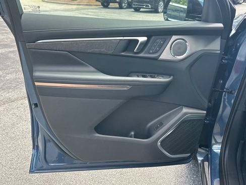 New 2026 Buick Enclave Avenir w/ Super Cruise Package FWD image 11