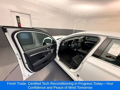 Used 2026 Genesis G70 2.5T image 7