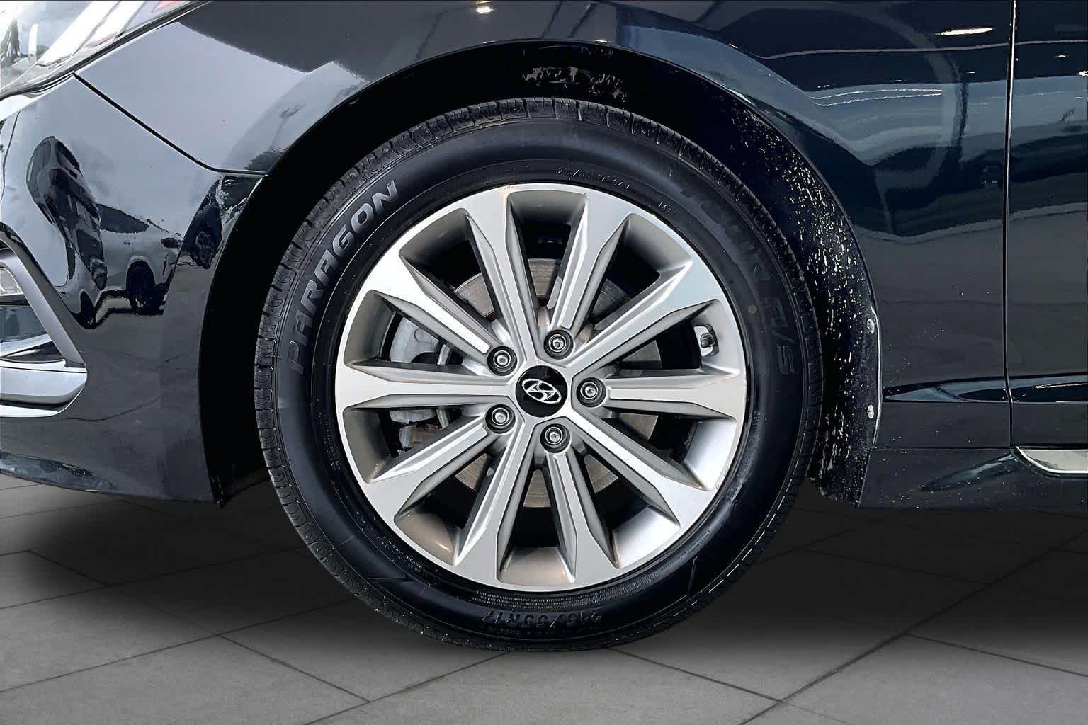 Used 2017 Hyundai Sonata Limited w/ Ultimate Package 04 FWD image 10
