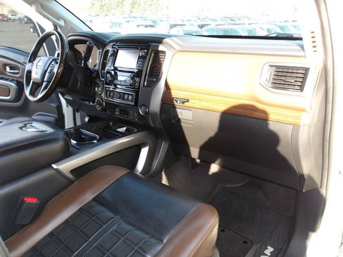 Used 2018 Nissan Titan Platinum Reserve w/ Platinum Utility Package AWD/4WD image 13