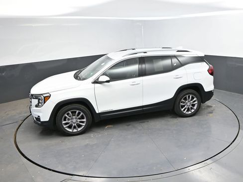 Used 2024 GMC Terrain SLT AWD/4WD image 27