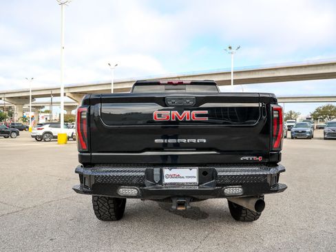 Used 2024 GMC Sierra 2500 AT4 w/ AT4 Premium Plus Package AWD/4WD image 10