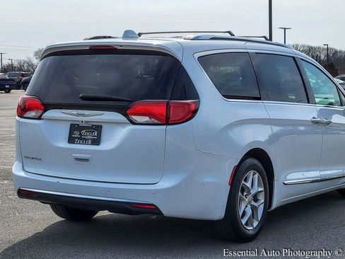 Used 2019 Chrysler Pacifica Touring-L w/ Advanced Safetytec Group image 6