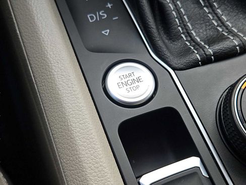 Used 2023 Volkswagen Atlas SE w/ Panoramic Sunroof Package image 24