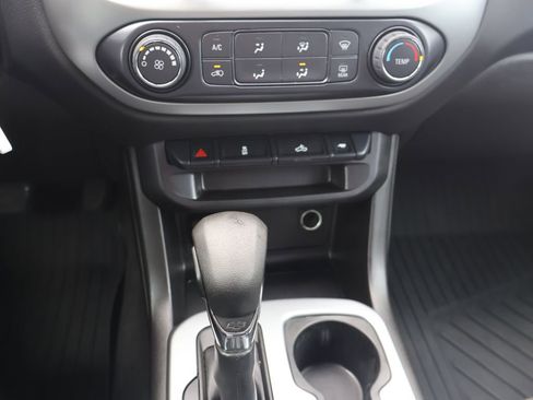 Used 2022 Chevrolet Colorado LT w/ LT Convenience Package image 18