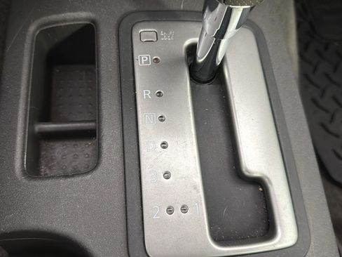 Used 2014 Nissan Frontier SV AWD/4WD image 11