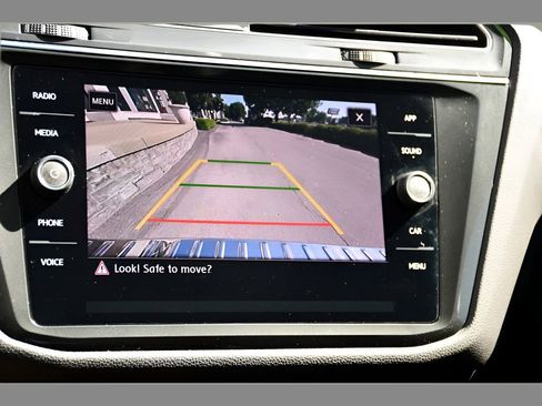 Used 2020 Volkswagen Tiguan SE AWD/4WD image 21