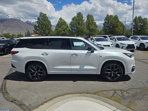 New 2026 Lexus TX 500h AWD image 4