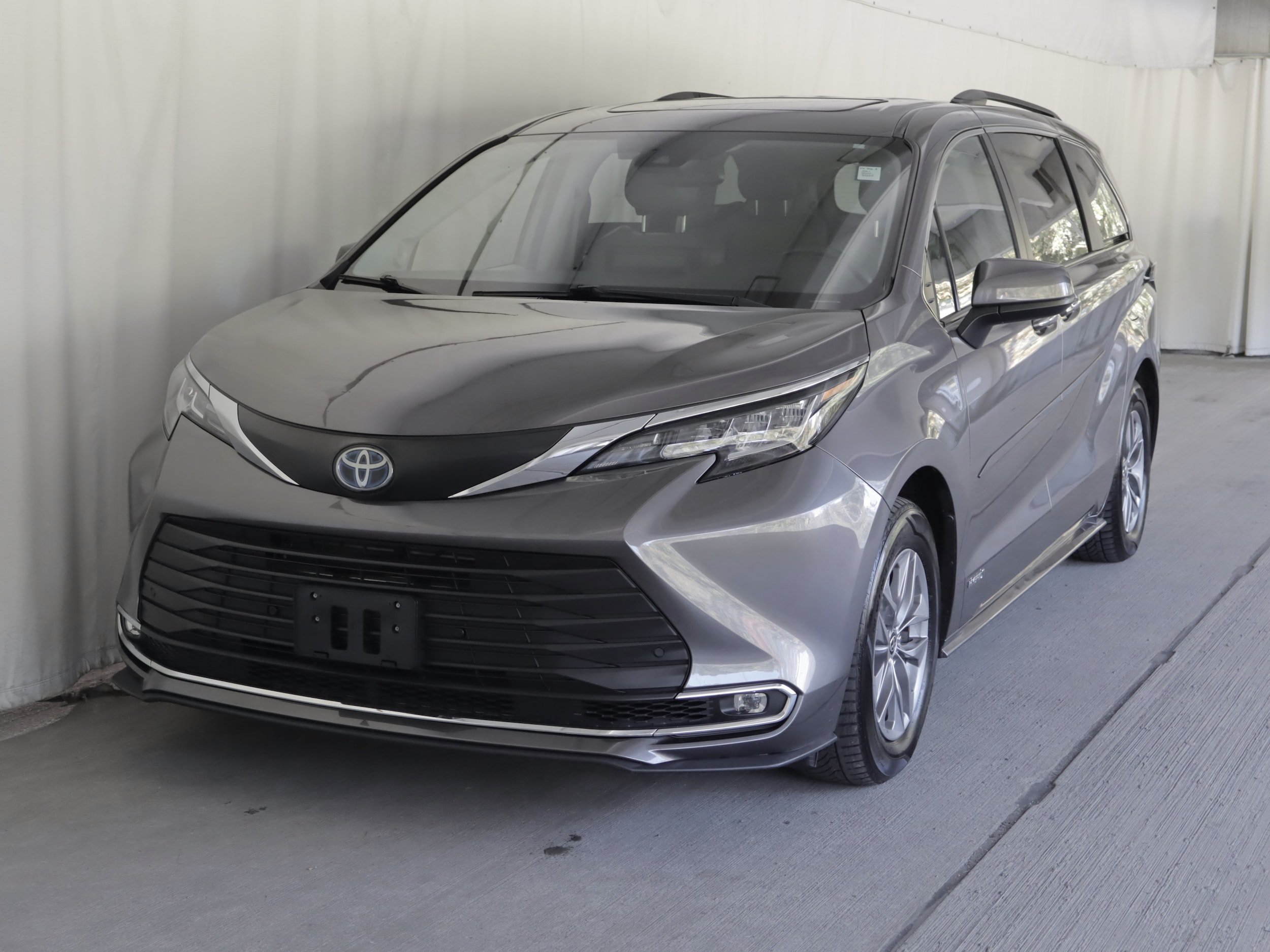 Used 2021 Toyota Sienna XLE w/ XLE Plus Package AWD/4WD image 23