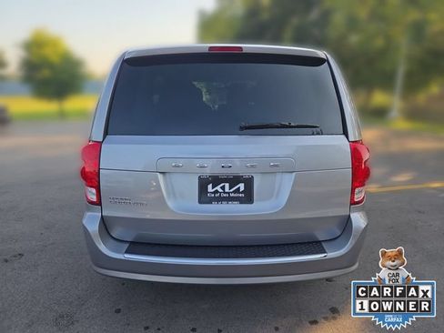 Used 2017 Dodge Grand Caravan SE FWD image 4