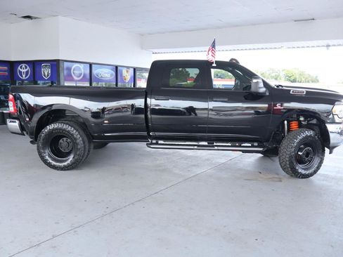 Used 2024 RAM 3500 Tradesman w/ Chrome Appearance Group AWD/4WD image 4