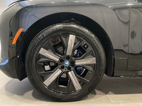Used 2024 BMW iX xDrive50 w/ Sport Package AWD/4WD image 7