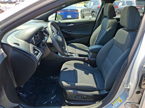 Used 2018 Chevrolet Cruze LT w/ Sun And Sound Package FWD image 13