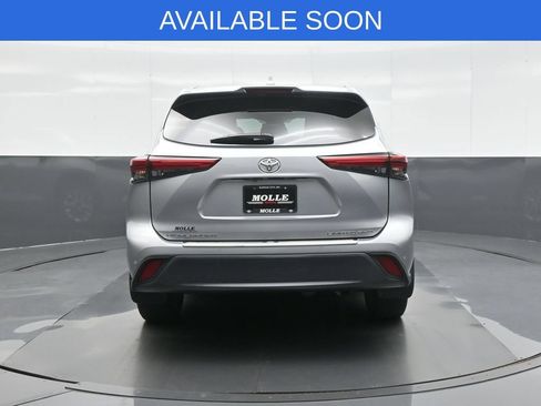 Used 2022 Toyota Highlander Limited AWD/4WD image 6