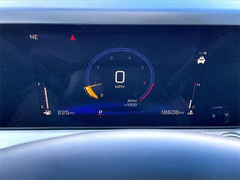 Used 2025 Chevrolet Trax LT w/ LT Convenience Package image 23