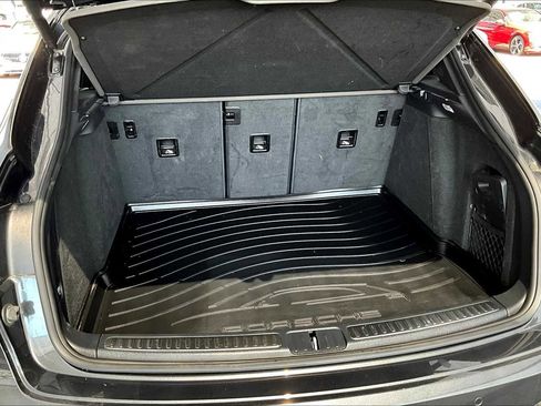 Used 2021 Porsche Macan image 36