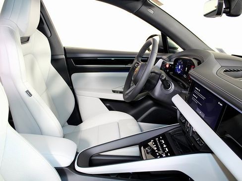 New 2025 Porsche Macan 4S Electric image 30