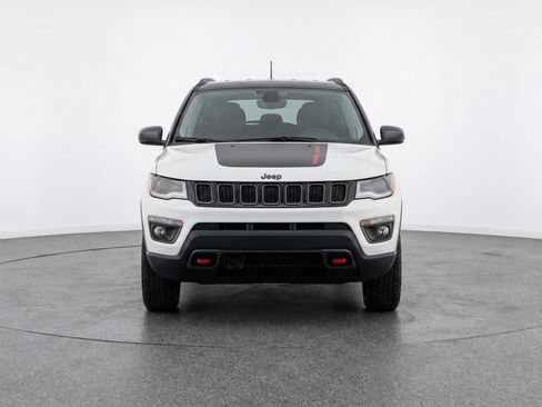 Used 2025 Jeep Compass Trailhawk image 2