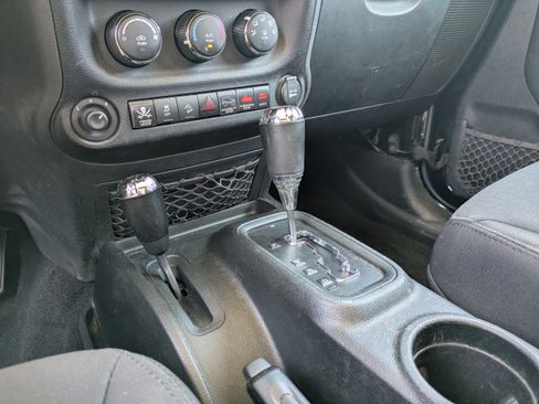 Used 2018 Jeep Wrangler Sport image 21