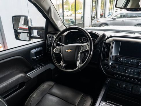 Used 2018 Chevrolet Silverado 2500 LTZ image 9