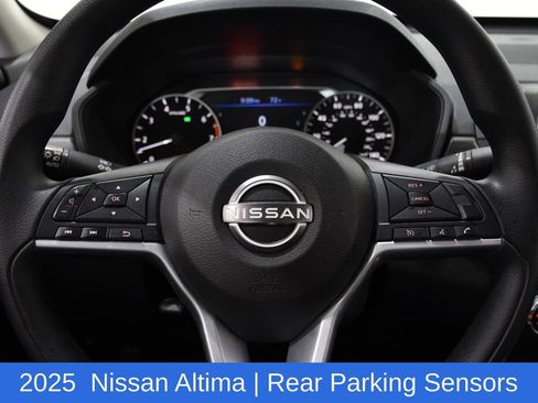 Used 2025 Nissan Altima 2.5 SV FWD image 11