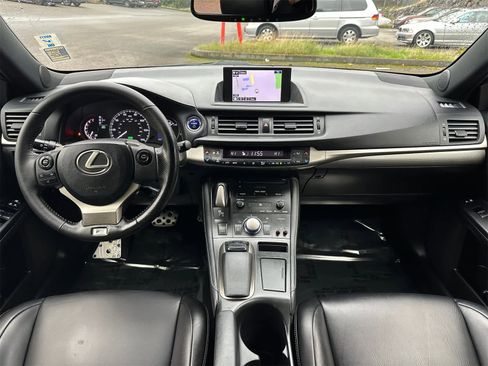 Used 2017 Lexus CT 200h image 9