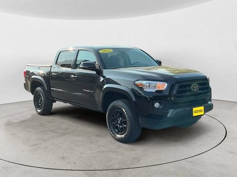 Used 2022 Toyota Tacoma SR5 w/ Technology Package RWD image 3