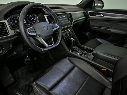 Certified 2022 Volkswagen Atlas Cross Sport SE image 10