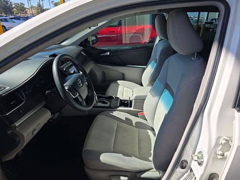 Used 2014 Toyota Camry LE FWD image 7
