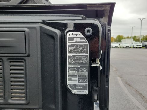 Used 2020 Jeep Wrangler Sport image 14