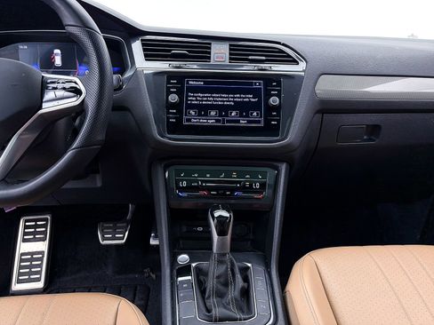 Used 2024 Volkswagen Tiguan SE R-Line FWD image 6