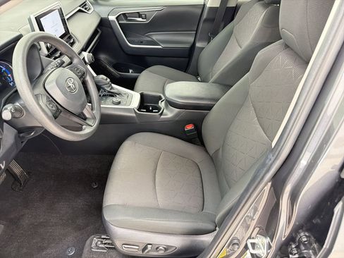 Used 2024 Toyota RAV4 XLE image 5