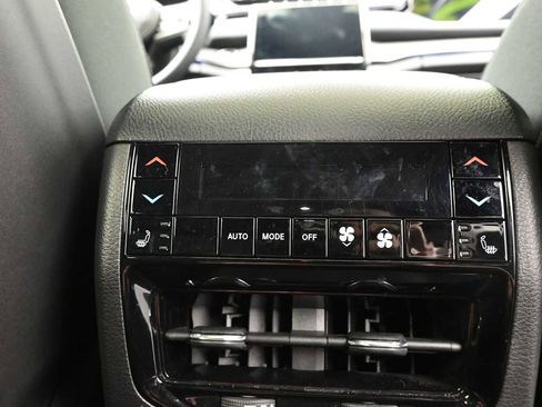 Used 2023 Jeep Grand Cherokee Overland w/ Luxury Tech Group IV AWD/4WD image 46