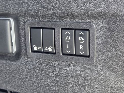 New 2026 GMC Yukon XL Denali AWD/4WD image 12
