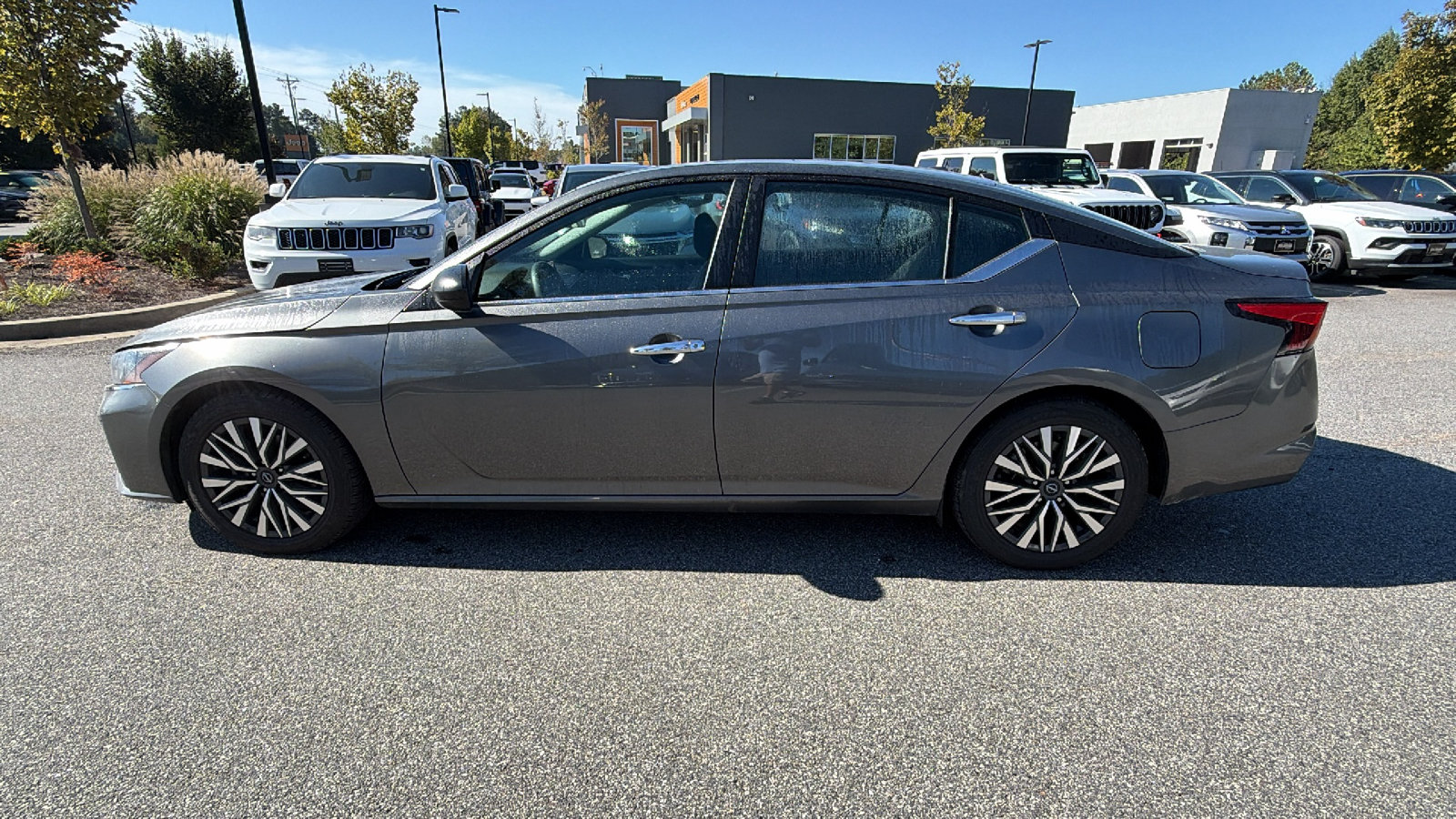 Used 2025 Nissan Altima 2.5 SV FWD image 12