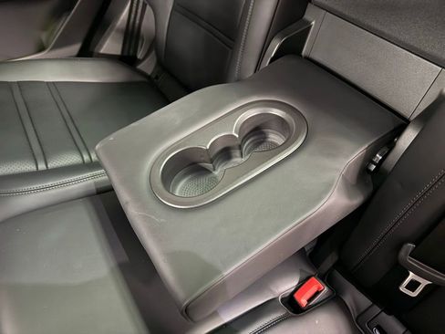 Used 2021 Porsche Cayenne image 19