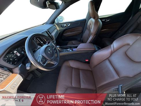 Used 2021 Volvo XC60 T5 Momentum w/ Premium Package image 19