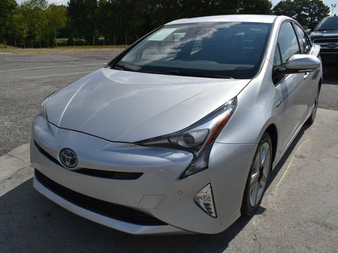 Used 2016 Toyota Prius Four Touring w/ Premium Convenience Package FWD image 2