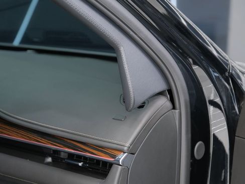 Used 2024 Cadillac Escalade ESV Premium Luxury image 42