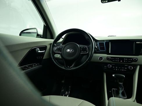 Used 2017 Kia Niro Touring image 7