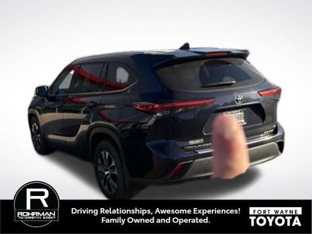 Used 2020 Toyota Highlander XLE AWD/4WD image 6