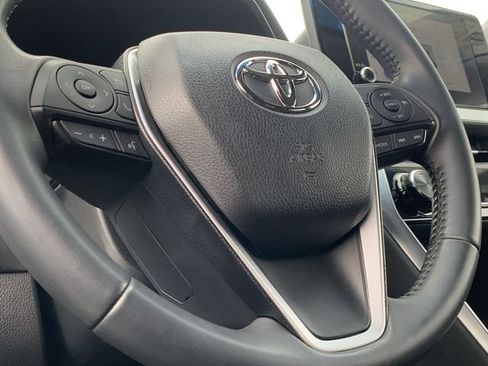 Used 2023 Toyota Venza LE AWD/4WD image 19