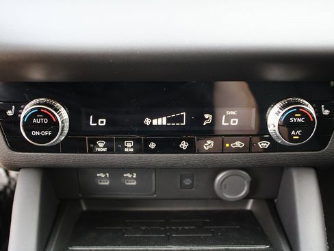 New 2025 Mitsubishi Outlander SE image 26