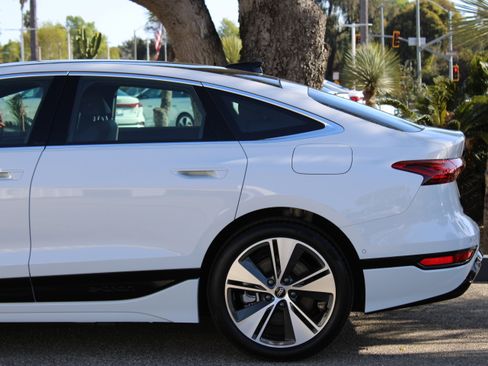 New 2025 Audi A6 e-tron Premium image 10